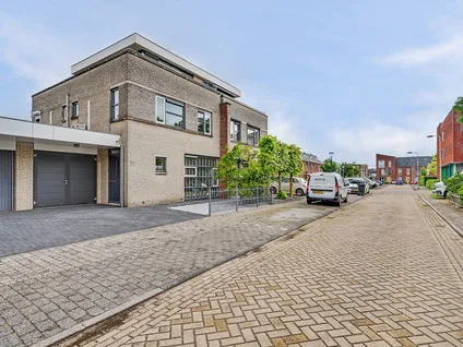 Tussenwoning te koop: De Waterloop 45, Oranjebuurt-Noord Leerdam