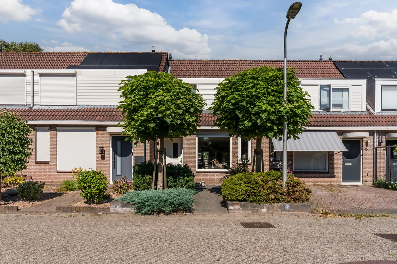 Tussenwoning te koop: De Wezeboom 18, Hoogeveen