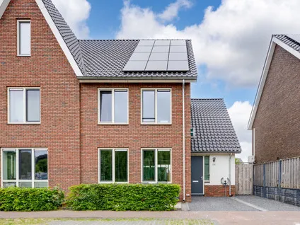 Twee-onder-één-kap te koop: De Wherelanden 124, Gors-Noord Purmerend