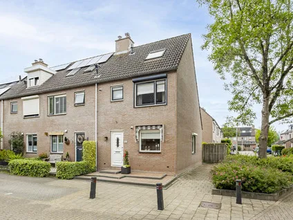 Hoekwoning te koop: De Wiel 1, Middenveer Sliedrecht