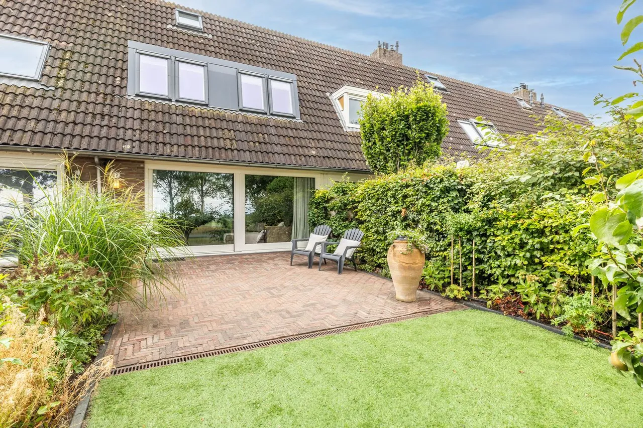 Tussenwoning te koop: De Wijzend 57, Oosthuizen