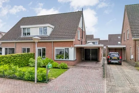 Twee-onder-één-kap te koop: De Wilgen 21, Koekange Koekange