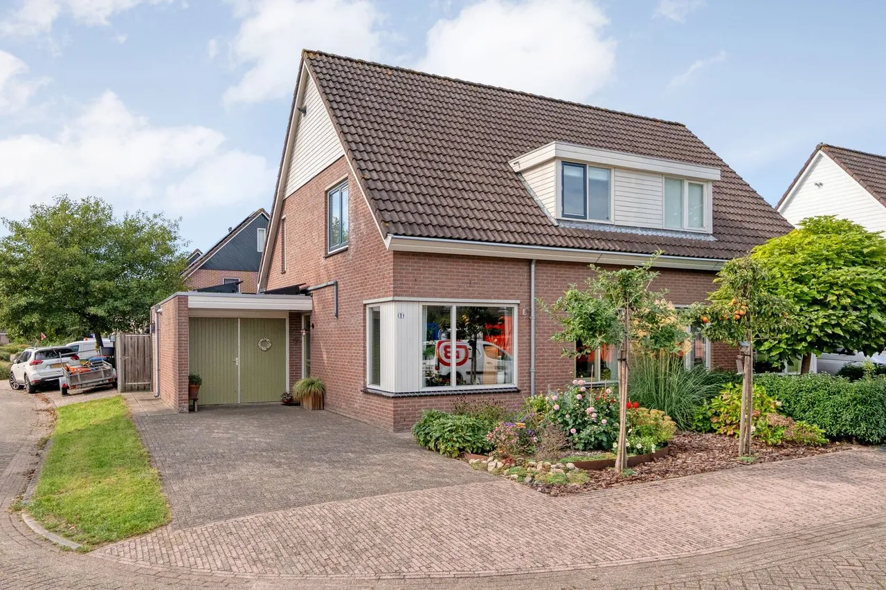 Twee-onder-één-kap te koop: De Wilgen 9, Koekange