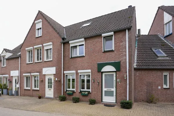 Tussenwoning te koop: De Bath 38, Urmond ten westen van Julianakanaal Urmond