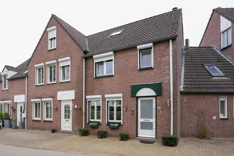 Tussenwoning te koop: De Bath 38, Urmond ten westen van Julianakanaal Urmond
