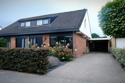 Twee-onder-één-kap te koop: De Bjirken 10, Harkema Harkema