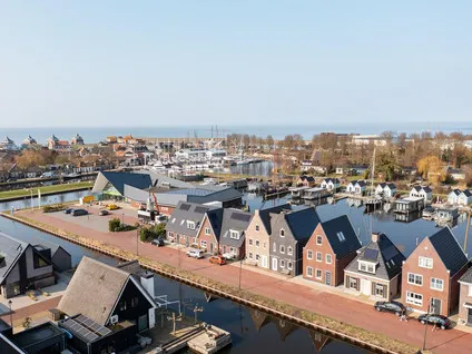 Twee-onder-één-kap te koop: De Bleeck 6, Verspreide huizen Stavoren Stavoren