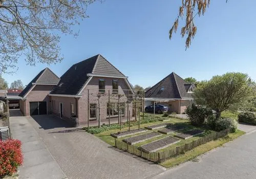 Vrijstaande woning te koop: De Brootacker 1, Hooghalen Hooghalen