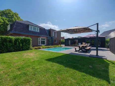 Vrijstaande woning te koop: De Dellen 42, Surhuisterveen