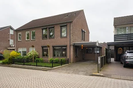 Twee-onder-één-kap te koop: De Doeze 77, Klazienaveen-Zuid Klazienaveen