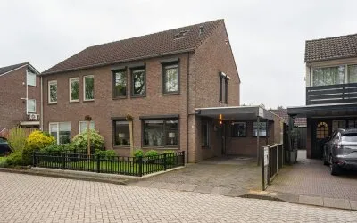 Twee-onder-één-kap te koop: De Doeze 77, Klazienaveen-Zuid Klazienaveen