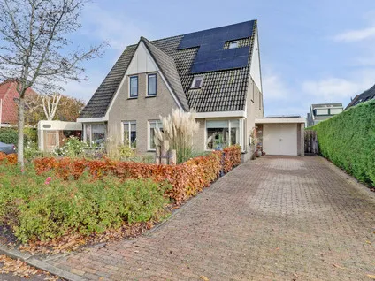 Twee-onder-één-kap te koop: De Eenhoorn 2E, Oosterblokker Oosterblokker