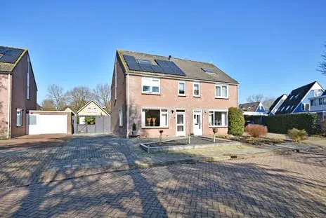 Twee-onder-één-kap te koop: De Els 17, Burgum Burgum