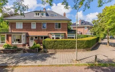 Twee-onder-één-kap te koop: De Genestetlaan 13, Kriemhildebuurt Driehuis Nh