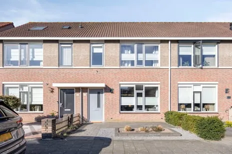 Tussenwoning te koop: De Heenplaat 10, Zilverberg Made