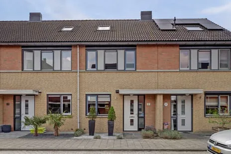 Tussenwoning te koop: De Hoenderkampen 22, Hellouw