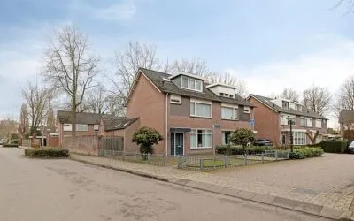 Twee-onder-één-kap te koop: De Hogt 1, Waalre Waalre