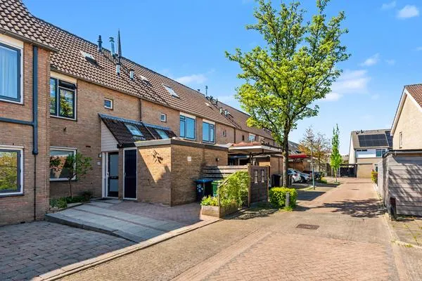 Tussenwoning te koop: De Hollentoren 33, Koerheuvel Rhenen