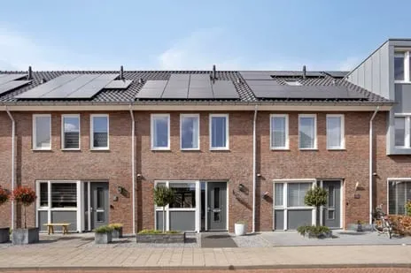 Tussenwoning te koop: De Hooimijt 23, Middelmade Made