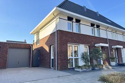 Twee-onder-één-kap te koop: De Hooimijt 32, Middelmade Made