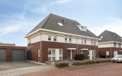 Twee-onder-één-kap te koop: De Hooimijt 36, Middelmade Made