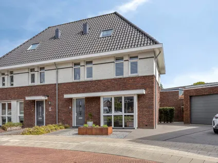 Twee-onder-één-kap te koop: De Hooimijt 38, Middelmade Made