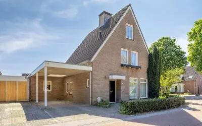 Twee-onder-één-kap te koop: De Kastanjes 20, Boekel Boekel