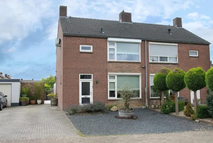 Twee-onder-één-kap te koop: De Klef 3, Beers kern Beers Nb