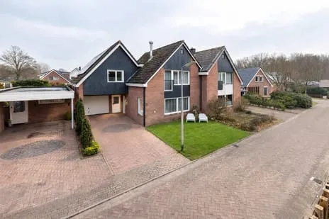 Twee-onder-één-kap te koop: De Laak 5, Pesse kern Pesse (Gem. Hoogeveen)