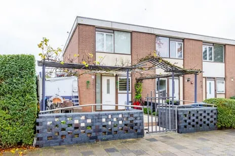 Hoekwoning te koop: De Lamartinestraat 15, Lombardijen Rotterdam