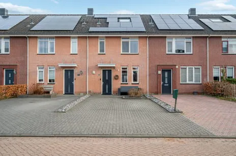 Tussenwoning te koop: De Landerijen 28, Hoogezand