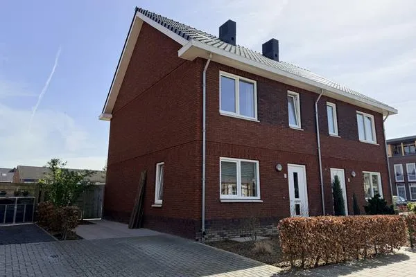 Twee-onder-één-kap te huur: De Lingst 71, Kern Haelen Haelen