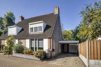 Twee-onder-één-kap te koop: De Looijakker 24, Omg. Oostelvoortjes Moergestel