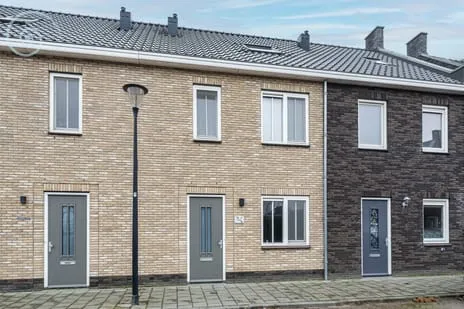 Tussenwoning te koop: De Redoute 12, Stad aan 't Haringvliet woonkern Stad Aan 'T Haringvliet