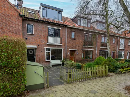 Tussenwoning te koop: De Ruyterstraat 33, Zeeheldenwijk Leidschendam