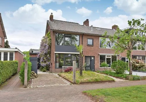Corner house for sale: De Savornin Lohmanlaan 10, Zuidereng Huizen
