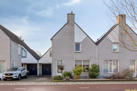 Tussenwoning te koop: De Stoutheuvel 129, Heesterakker Eindhoven