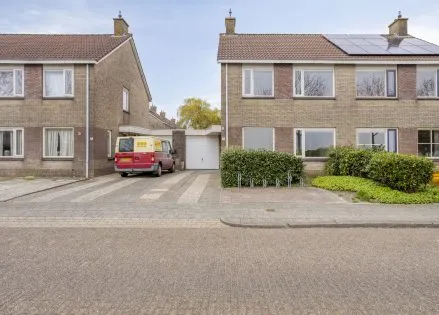 Tussenwoning te koop: de Swurden 8, Nijehaske Heerenveen