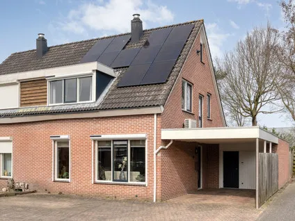 Twee-onder-één-kap te koop: De Traden 28, Emmen