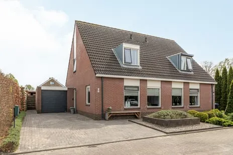 Twee-onder-één-kap te koop: De Tunen 4, Joure, Westermeer Joure