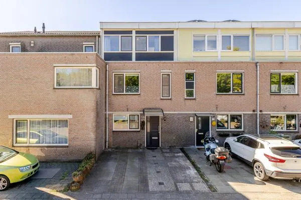 Tussenwoning te koop: De Velden 65, De Velden Schiedam