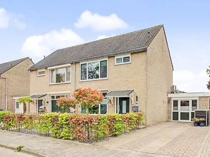 Hoekwoning te koop: de Vosplantsoen 17, Puienput Hulst