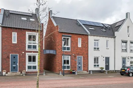 Hoekwoning te koop: De Weermuur 25, Meteren