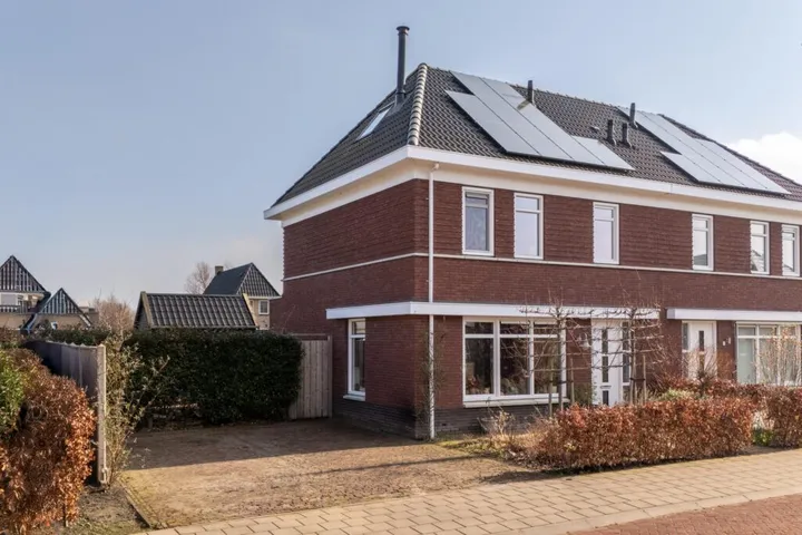 Twee-onder-één-kap te koop: de Weerstallen 12, Kollum Kollum