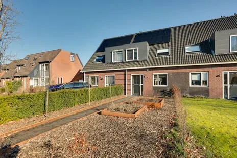 Tussenwoning te koop: De Wielewaal 2C, Surhuisterveen Surhuisterveen