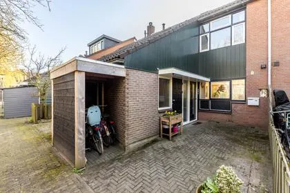 Tussenwoning te koop: De Wijzend 172, De Watering Oosthuizen