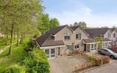 Twee-onder-één-kap te koop: De Wolken 17, Oud-Dronten Dronten
