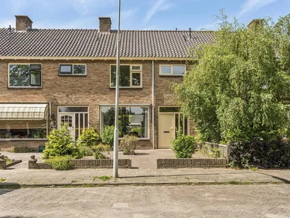 Tussenwoning te koop: Debora Bakelaan 27, Slotherenbuurt Heemskerk