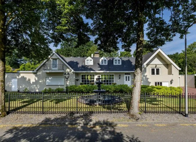 Hoekwoning te koop: Debussylaan 39, Tilburg