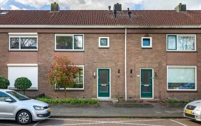 Tussenwoning te koop: Debussylaan 6, Apeldoorn